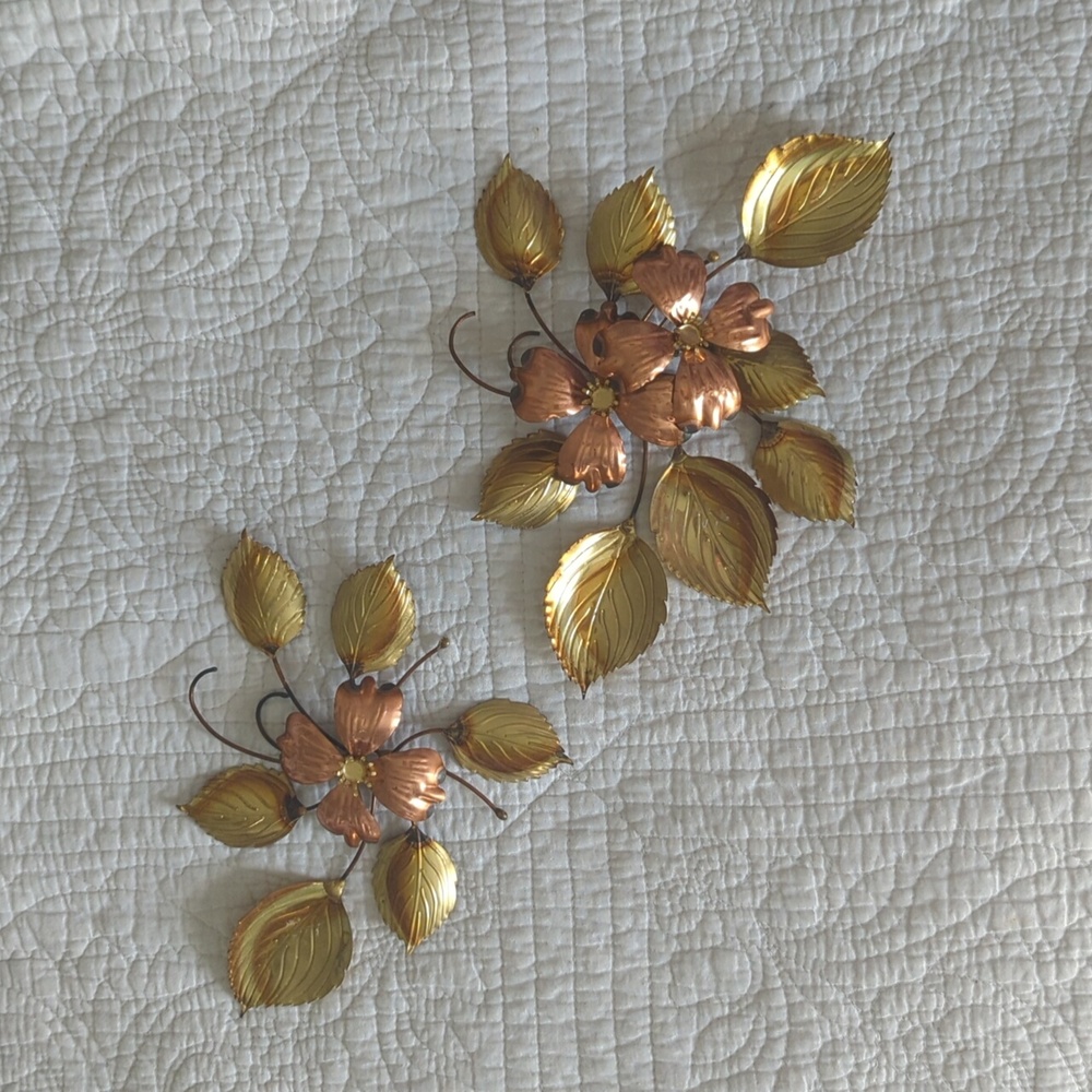 Brass dogwood blossoms (pair)